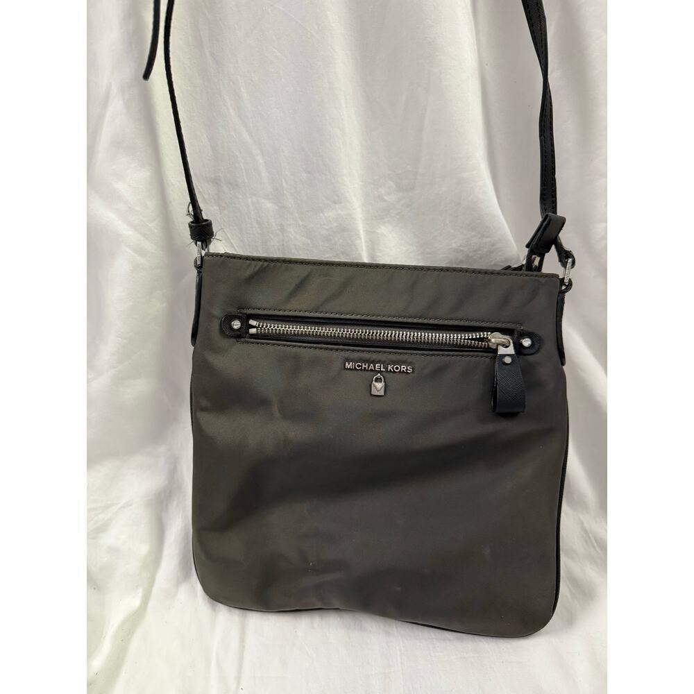 Michael Kors Black Kelsey Nylon Crossbody Handbag Purse GS - Picture 2 of 9